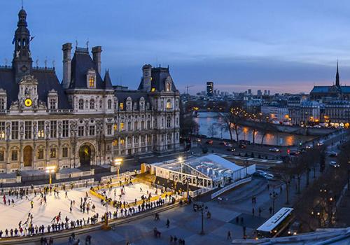 Patinoire éphémère sur le parvis de l’Hôtel de Ville de Paris